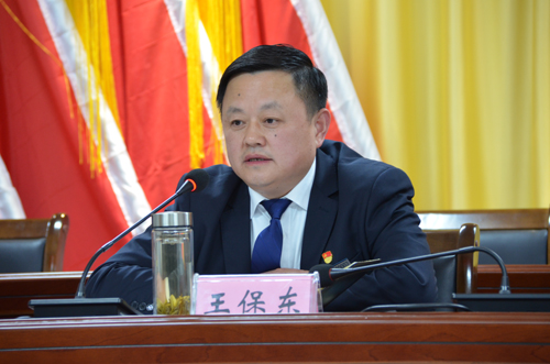 以會(huì)代課擰緊安全螺絲帽 在集團(tuán)安全警示教育會(huì)上，王保東同志這樣說(shuō)