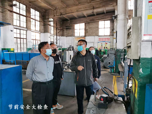 1589526509659916.jpg 02 勞動(dòng)節(jié)里公交忙(節(jié)前安全大檢查).jpg