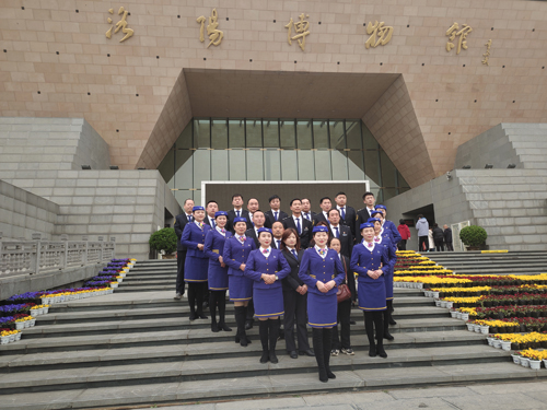 瞧！春分時節(jié)的最美公交藍！