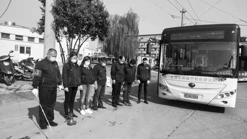 這一刻，洛陽公交人深切哀悼